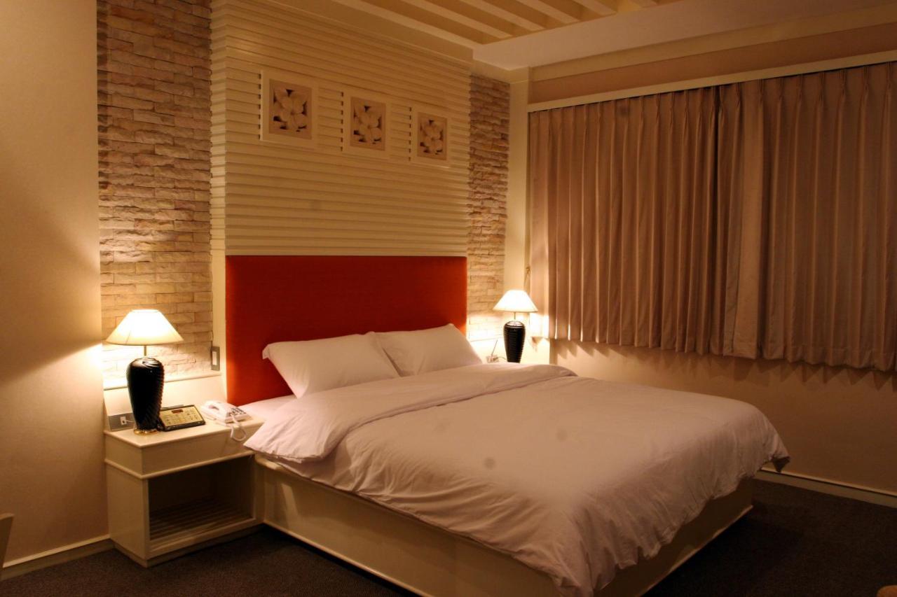 The Rich Hotel Nonthaburi Dış mekan fotoğraf