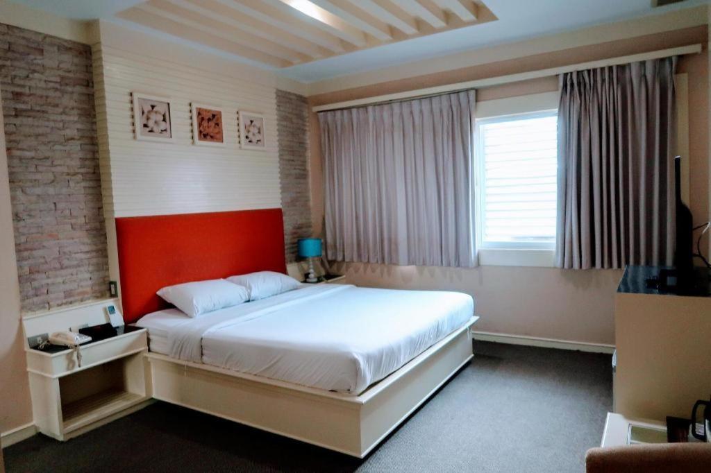 The Rich Hotel Nonthaburi Dış mekan fotoğraf