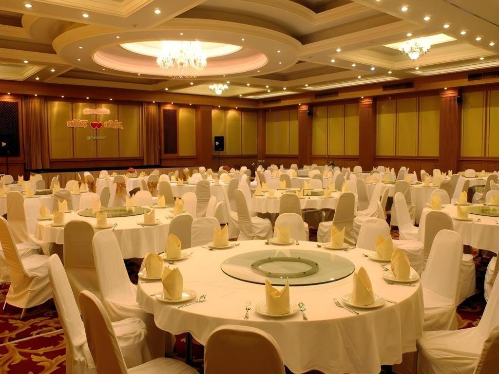 The Rich Hotel Nonthaburi Dış mekan fotoğraf